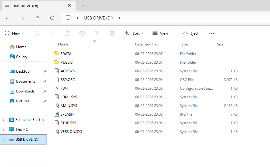 Image showing the extracted application file in root of the USB Drive
